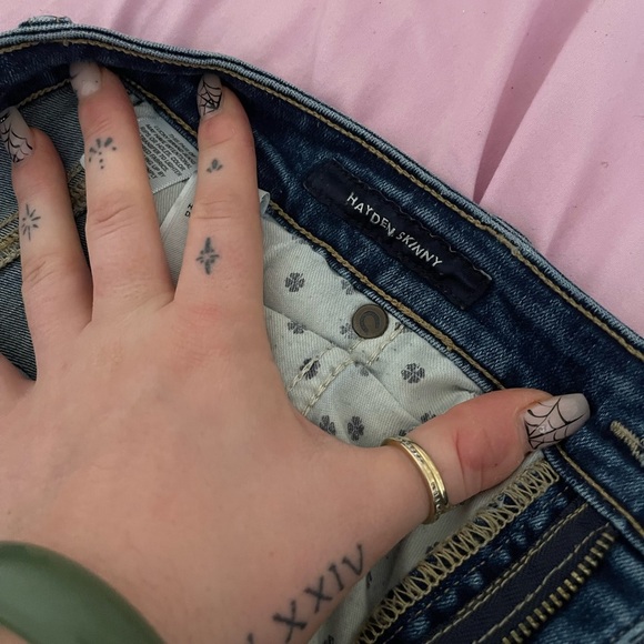 Lucky Brand Hayden Skinnny Distressed Jeans - Picture 5 of 7